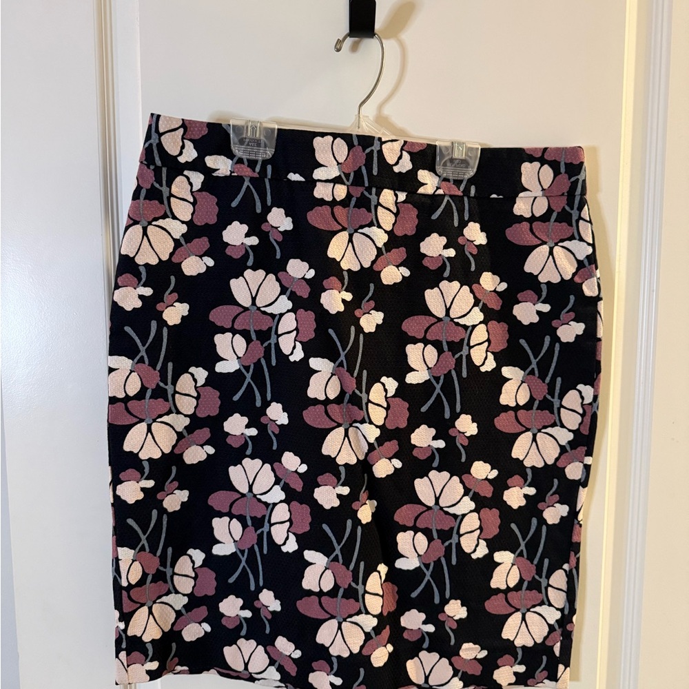 Ann Taylor Factory Black Floral Pencil Skirt with Mauve and Cream Blooms